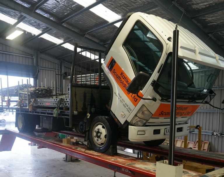 Heavy vehicle servicing